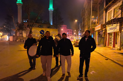 Bursa'da vatandaşlar ilahiler ve beyitlerle sahura kalktı