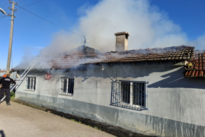 Bursa'da yaşlı çiftin evi alevlere teslim oldu