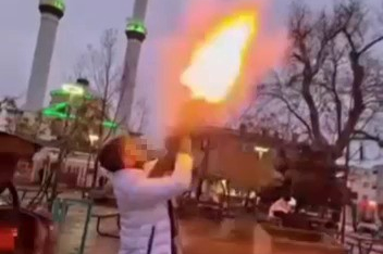 Magandalıkta sınır tanımadı, pompalıyla ateş açıp sosyal medyada yayınladı