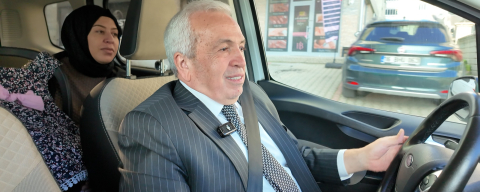 Başkan Şadi Özdemir “Anne Taksi”nin direksiyonuna geçti