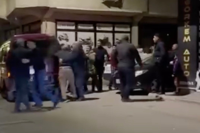 Bursa'da mahallede aileler arası kavga bir anda büyüdü