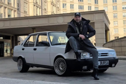 1995 model Tofaş "16" plakası ile New York sokaklarında