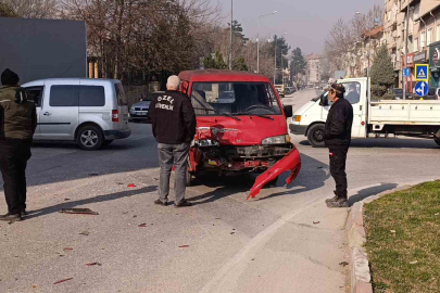 Bursa’da trafik kazası: 3 yaralı