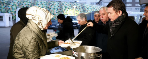 Osmangazi Belediyesi’nin iftar sofrasında yüzlerce kişi bir araya geldi