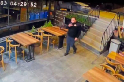 Park ettiği otomobil bir anda geri kaçtı, direğe çarparak durabildi