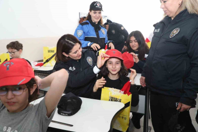 Bursa’da öğrencilere polislik tanıtımı ve güvenlik bilgilendirmesi