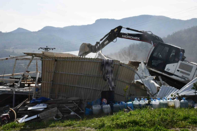 Tarım arazilerindeki tiny house’lar bir bir yıkıldı