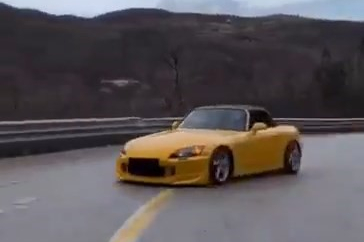 Drift atan otomobil, sosyal medya devriyesine takıldı