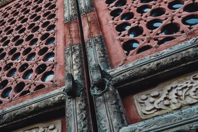 Dünyanın kapıları Bursa'daki hastanenin koridoruna açıldı