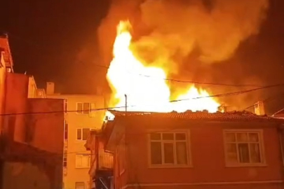 Bursa'da metruk binanın çatı katı alevlere teslim oldu