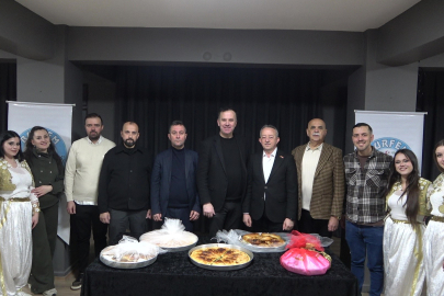 Bursa'da Balkan esintili sahur: Sokak sokak dolaşıp börek topladılar