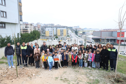 Nilüfer'de minikler doğa için fidan dikti