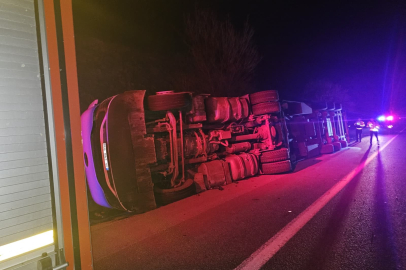 Kontrolden çıkan tır devrildi, şans eseri yaralanan olmadı