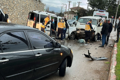 Bursa'da Bayram arifesinde feci kaza kamerada: 7 yaralı