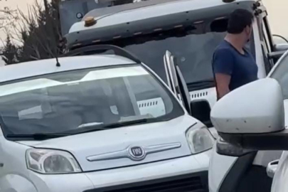 Bursa’da trafikte yol verme kavgası kamerada