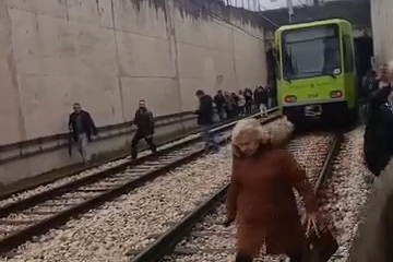 Bursa'da metro seferleri durdu