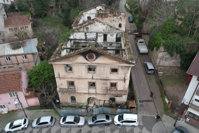 156 yıllık tarihi bina yangında zarar gördü