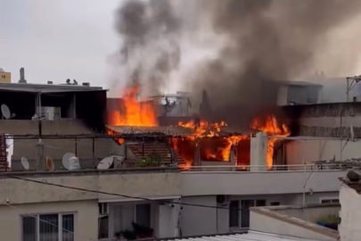 Bursa'da binanın çatısı alevlere teslim oldu