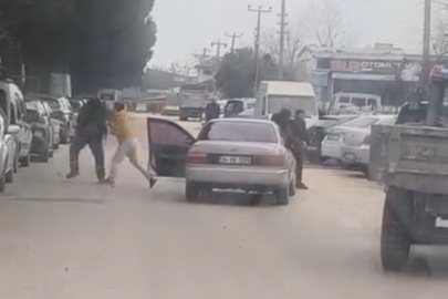 Yol ortasında yumruklu kavga kamerada