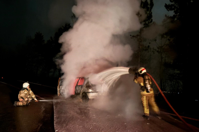 Bursa'da seyir halindeki otomobil alev alev yandı