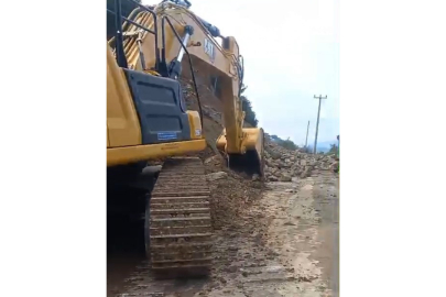 Gemlik-Mudanya yolu heyelan sebebiyle kapandı