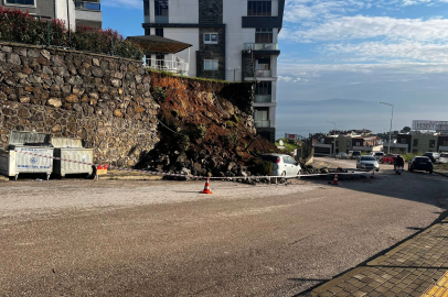 Mudanya'da yağmura dayanamayan istinat duvarı çöktü