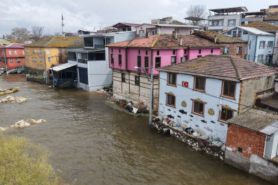 "Küçük Venedik" turizm sezonunu açtı ama yolları kapandı