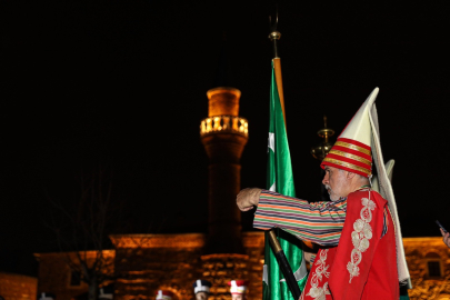 Bursa'nın 700 yıllık destanı ışık gösterisiyle anlatıldı