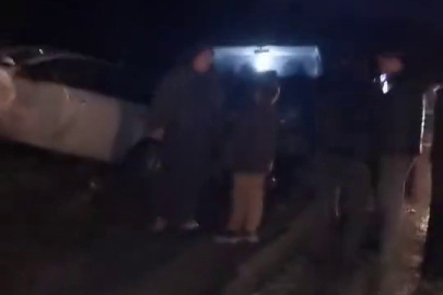 Bursa’da yamaçtan kopan kayalar, araçların üzerine yağdı