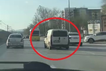 Peş peşe makas attı, trafiği tehlikeye düşürdü