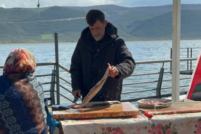 Ulubat Gölü'nde su çok olunca yakalanamayan turna sezonu pahalı açıldı