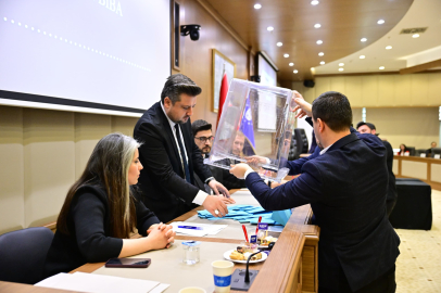 Büyükşehir'in başkanvekili 61 oyla Şahin Biba oldu