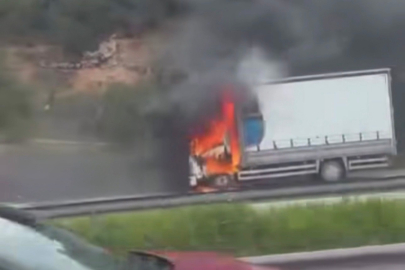 Seyir halindeki kamyon, alev alev yandı