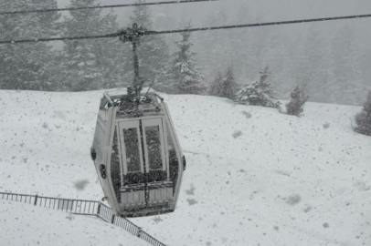 Bursa'da Nisan sürprizi: Uludağ'da kar yağışı etkili oldu