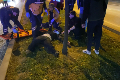 Düşürdüğü telefonu alırken otomobil çarptı: O anlar kamerada