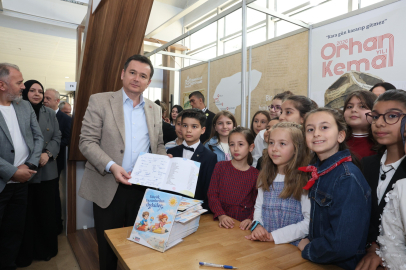 Başkan Erkan Aydın Bursa 23. Kitap Fuarı’nda çocuk yazarlarla buluştu