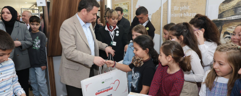 Başkan Erkan Aydın Bursa 23. Kitap Fuarı’nda çocuk yazarlarla buluştu