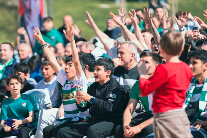 Bursa'da yeşil-beyaz coşku dev ekrana taşındı
