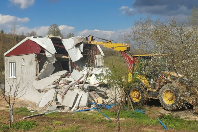 İnegöl'de 142 kaçak yapı yerle bir edildi