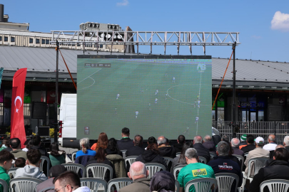 Osmangazi Meydanı’nda Bursaspor Coşkusu Zirve Yaptı