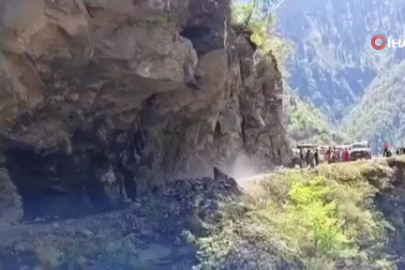 Devasa kaya saniyeler içinde aniden çöktü, facianın eşiğinden dönüldü