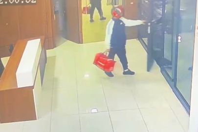 Kurye kılığıyla girdiler, silahla alıkoydular... Özel Harekat kapıları koçbaşıyla kırdı