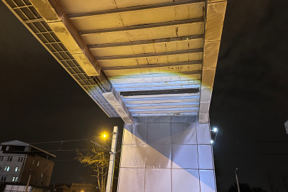 Bursa'da faciaya ramak kala, ağır demir aracın önüne düştü