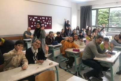 Bu okulda veliler çocuklarıyla sınava girdi...