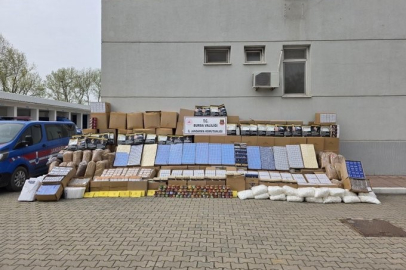Bursa’da kaçak tütün baskını: Depo ve araçlardan servet çıktı