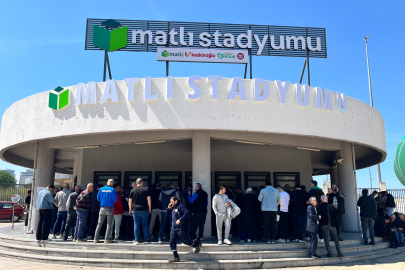 Bursaspor kombinelerine büyük ilgi, taraftar saatlerce kuyrukta bekledi