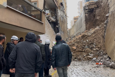 İstinat duvarı çöktü, site sakinleri deprem olduğunu sandı