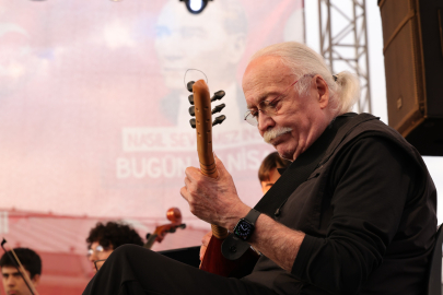 Usta Sanatçı Cahit Berkay Gençlerle Aynı Sahneyi Paylaştı