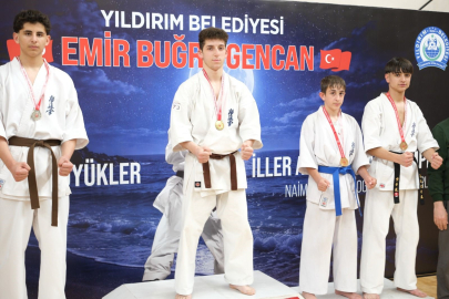 Yıldırımlı karatecilerden madalya yağmuru