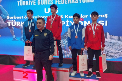 Bursa Büyükşehir Belediyesporlu güreşçiler Türkiye Şampiyonası’nda 3 madalya kazandı